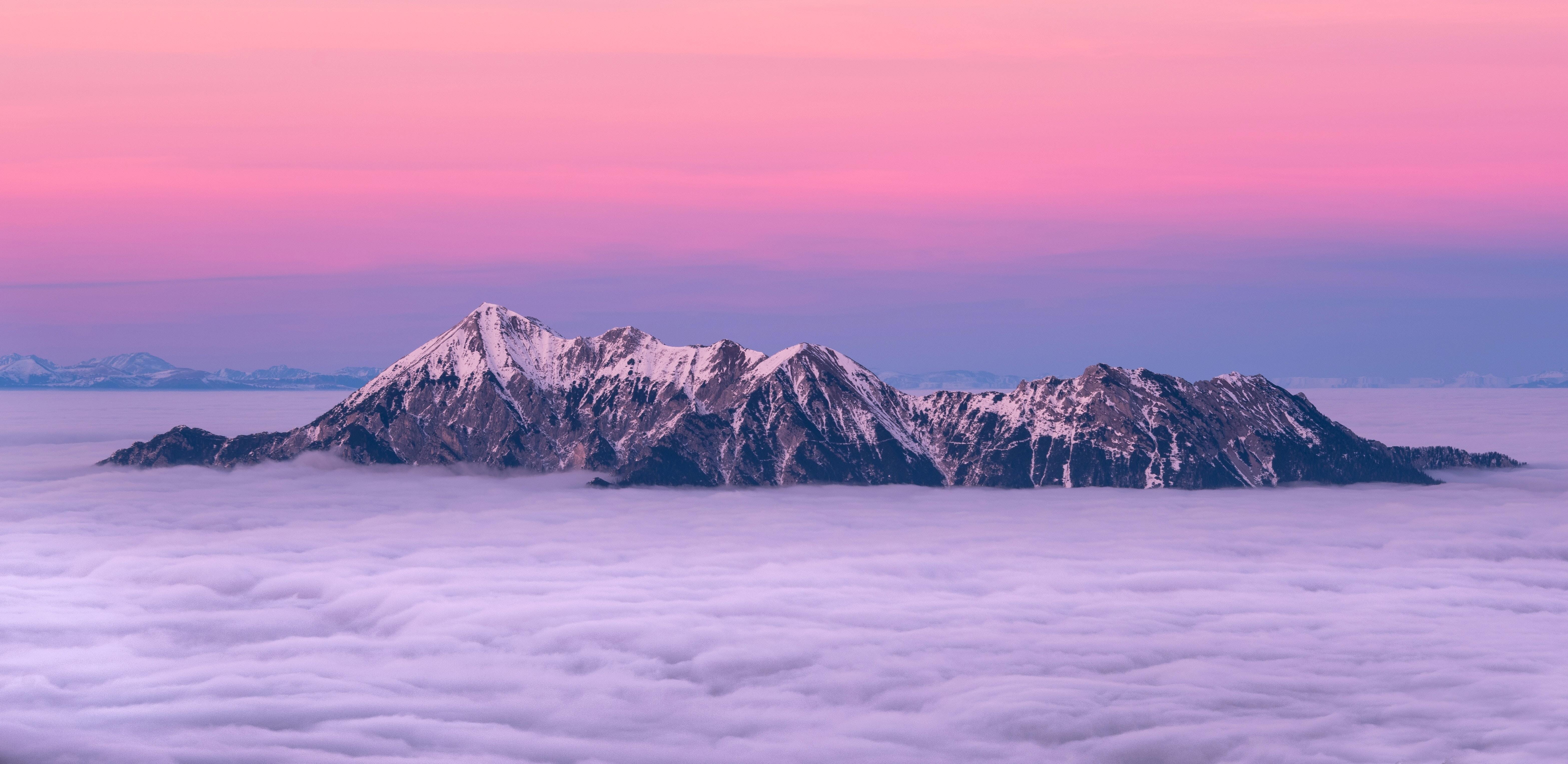 [Gray Rock Mountain by Krivec Ales](https://www.pexels.com/fr-fr/photo/gray-rock-mountain-547115/)